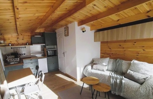 Eourres Apartment | Cosy mountain chalet ideal for hikers and nature lovers