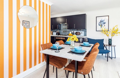 Southsea Apartment | Cosy, nautical 2 bed, 5 mins stroll to Seafront