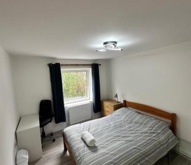Longcroft House | Cosy new decorated flat in Edinburgh