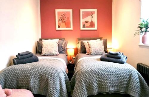 Cheltenham Apartment | Cosy Old Coach House Near Montpelier & Town Centre