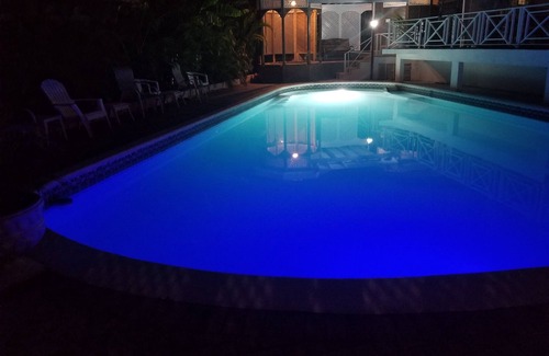 Saint Andrew Apartment | Cosy one bedroom with relaxing pool.