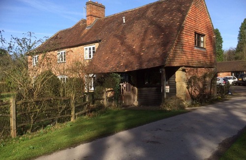 Holmbury St Mary Cottage | Cosy, one bedroomed 'cottage' on quiet farm within the centre of the village.
