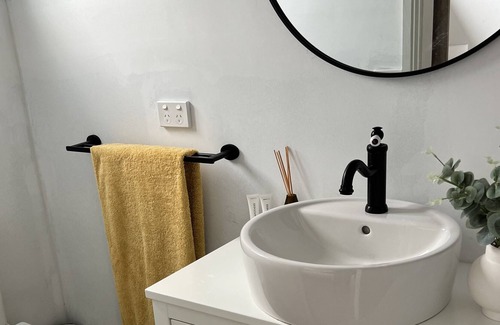 Dalyston Apartment | Cosy peaceful coastal retreat close to beaches