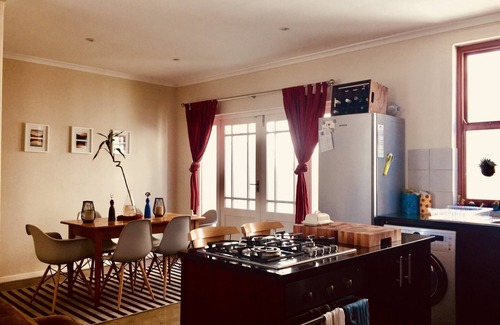 Observatory House | Cosy Private Bedroom, en-suite bathroom in a charming home in Observatory