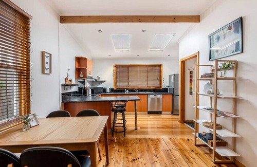 Sandy Bay Apartment | Cosy & Private Escape in the Bay
