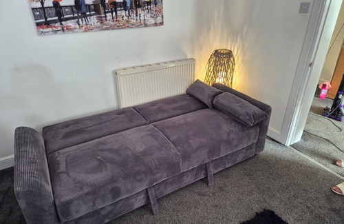 Shotts Apartment | Cosy pub flat in Shotts between Glasgow and Edinburgh