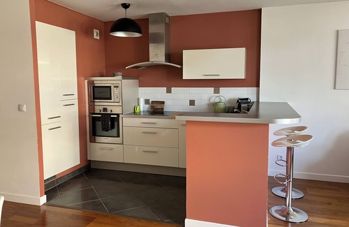 Chatou Apartment | Cosy, quiet apartment with balcony and parking