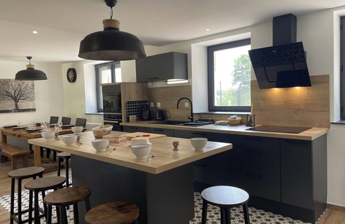 Cerilly Cottage | Cosy Retreat in Prestigious Forest: 3BR Home, Terrace, BBQ, Near Lake & Hiking