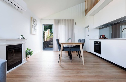 Riverside Apartment | Cosy Riverside Escape with River Views
