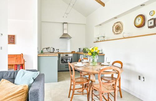 Tavistock House | Cosy Rural Barn with Private Garden & Forest - The Cart Barn