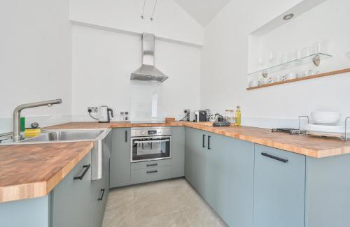 Tavistock House | Cosy Rural Barn with Private Garden & Forest - The Cart Barn