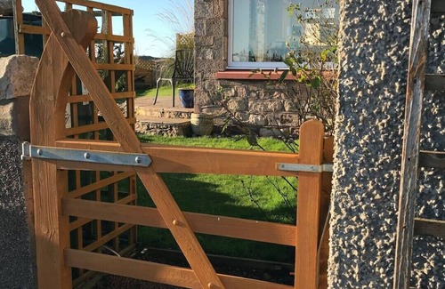 Berwick-upon-Tweed Cottage | Cosy rural retreat with panoramic views of hills and coast
