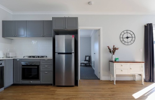 Beauty Point House | Cosy Self-Contained Unit with QBed, Parking & Wifi