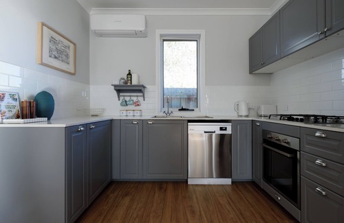 Beauty Point House | Cosy Self-Contained Unit with QBed, Parking & Wifi