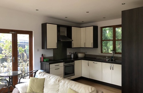 Coalpit Heath Cabin | Cosy South Gloucestershire Cabin Retreat