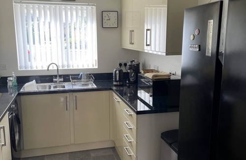 Poole House | Cosy ,spacious town house near to Quay and beaches .nPet friendly