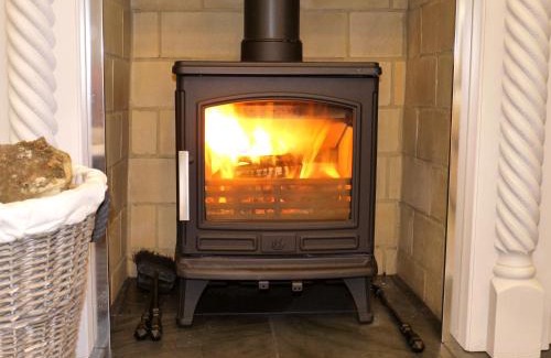 Cirencester House | Cosy Stone Cottage, The Bungalow Perrotts Brook