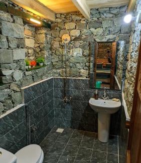 Minapin Hotel | COSY STONES bY MANOKUR-E- BASA