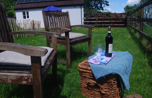 Blaisdon Apartment | Cosy studio apartment with garden, views and forest walks from the doorstep.
