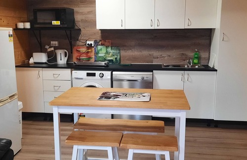 Maryborough Cabin | Cosy Studio Cabin at 94 Churchill Street, Maryborough QLD (Pet Friendly)