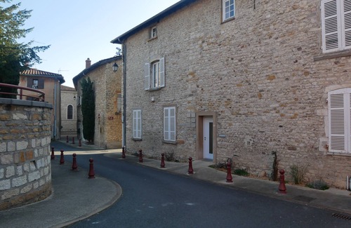 Chazay-d'Azergues Apartment | Cosy studio in the heart of the village of Chazay