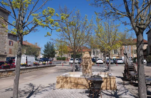 Chazay-d'Azergues Apartment | Cosy studio in the heart of the village of Chazay