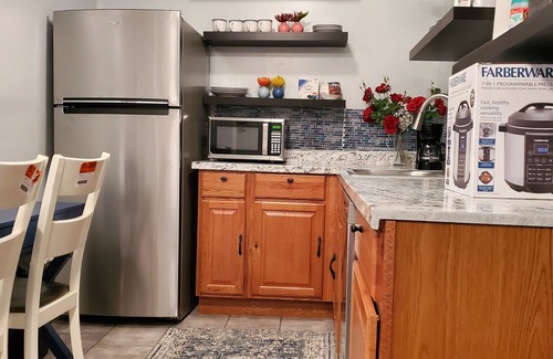 Wakefield Apartment | Cosy Studio in a Private home with private entrance and door