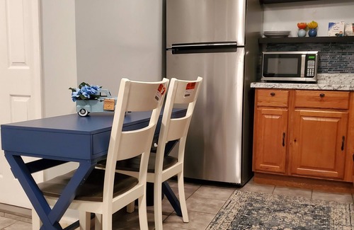 Wakefield Apartment | Cosy Studio in a Private home with private entrance and door