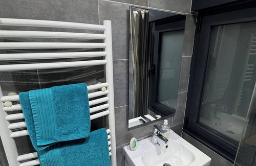 Villeneuve-le-Roi Apartment | Cosy studio near the airport
