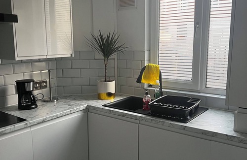Canning Town Apartment | COSY, STYLISH FLAT NEAR EXCEL EXHIBITION CENTRE, CANARY WHARF & THE O2!