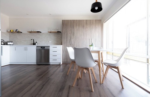 South Launceston House | Cosy & Sweet: Near the City, WiFi & Parking