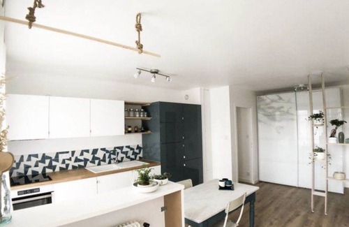 7th Arrondissement Apartment | Cosy T2 apartment - Lyon 7th metro streetcar - Parking - Charming furnishings
