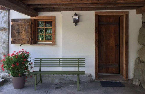 Granges Ski Chalet | Cosy traditional chalet in vintage wood