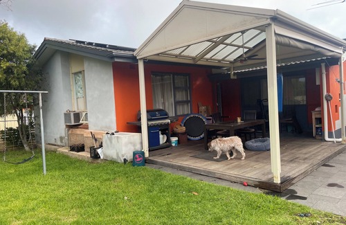 Christies Beach House | Cosy Travellers Stay Near the Beach (shared & affordable)
