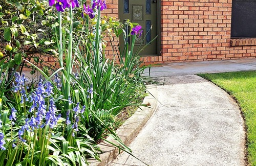 Devonport Villa | Cosy Two Bedroom Cottage