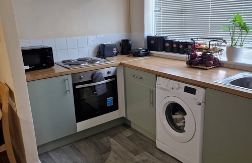 Thundersley Apartment | Cosy whole apartment with a fully equipped work station.