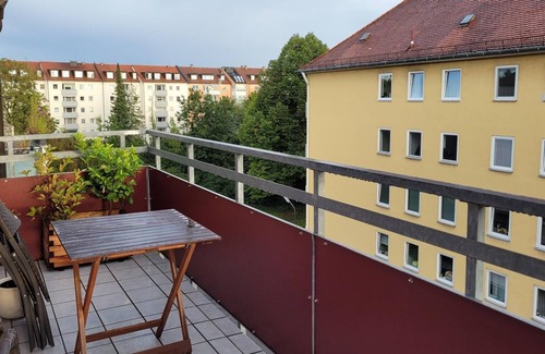 Untersendling Apartment | Cosy wooden flat in Munich - 20 min from Oktoberfest