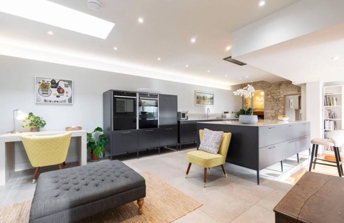 Nailsworth House | Cotswold Hillside Retreat with Stunning Views