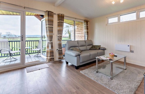 Bretforton Cabin | Cotswold lodge with hot tub - Cotswold View