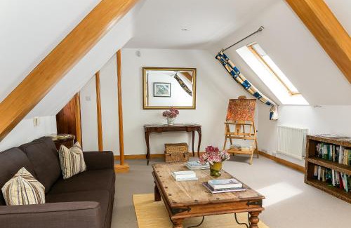 Enstone House | Cotswolds Barn Near Soho Farmhouse & Daylesford
