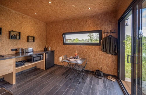 Saint-Quentin-en-Tourmont Cottage | Cottage by the water