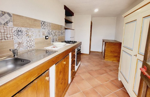 Castelnuovo di Garfagnana Villa | Cottage and house, private pool, hot tub, stunning views. WIFI. Ideal for groups