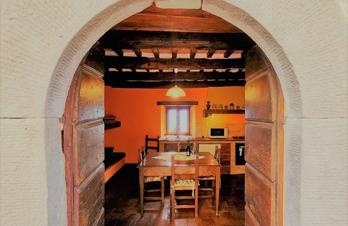Castelnuovo di Garfagnana Villa | Cottage and house, private pool, hot tub, stunning views. WIFI. Ideal for groups