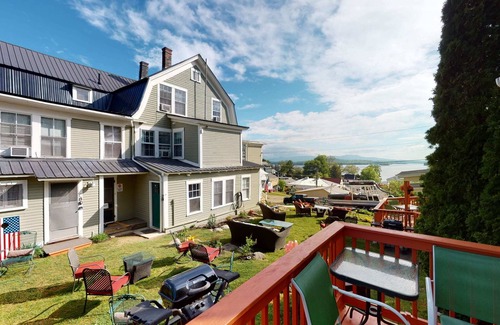 Weirs Beach Cabin | Cottage 12 Summary: A