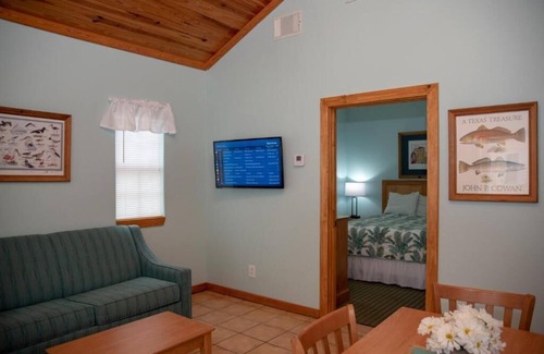 Fulton House | Cottage 13 at D&R Pelican Bay Resort