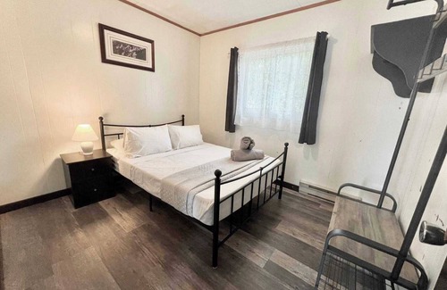 Carling Cabin | Cottage 2 -1 Bedroom cottage at Katawoda Cottages