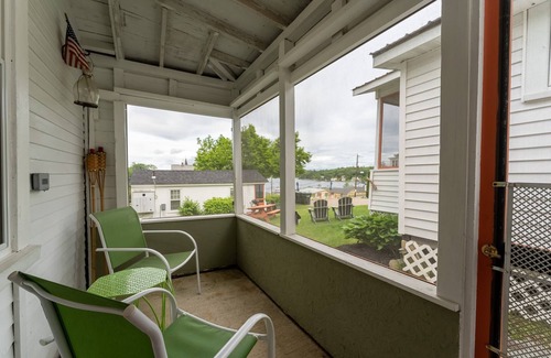 Weirs Beach Cabin | Cottage 3 Summary: Co