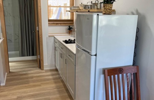 Stow Cottage | Cottage #4 - Beautiful 3 Bedroom Lakefront Cottage - Fully Renovated in 2024!