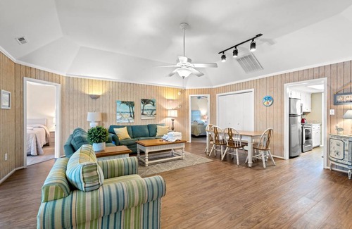 Myrtle Beach Cottage | Cottage ∙ 4 bedrooms ∙ 10 guests