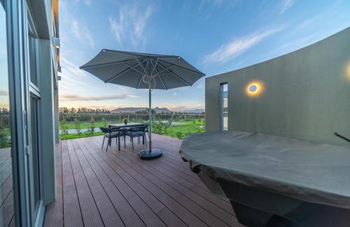 Simondium Ski Chalet | Cottage 6 - Leo Sky Farm
